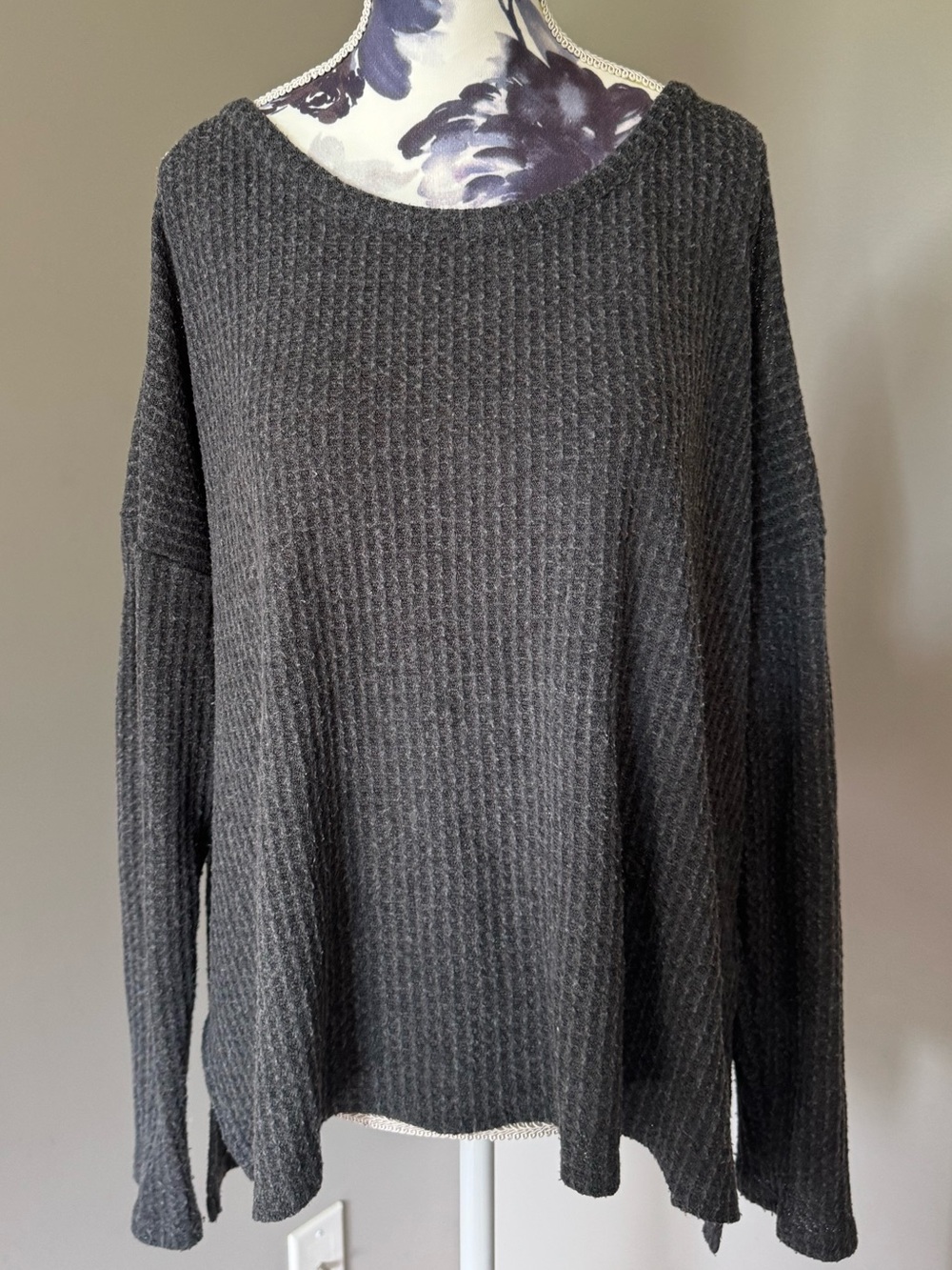 American Eagle Soft & Sexy Waffle Knit Grey Long Sleeve With Shoulder Cut Outs